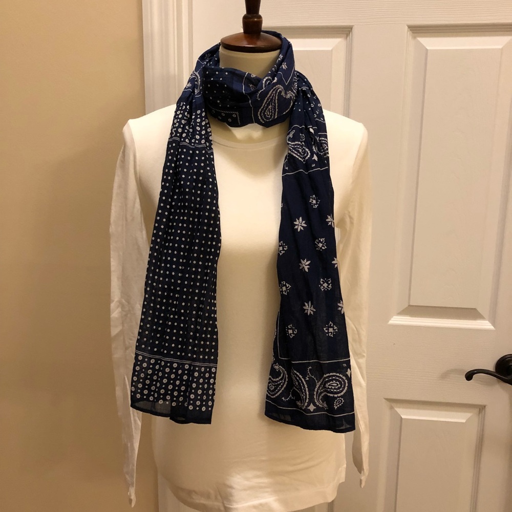 EUC - worn once. Gap bandana pattern scarf